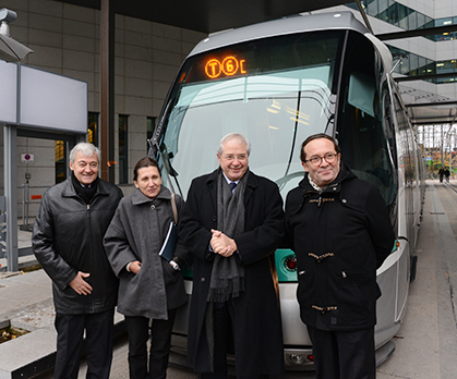 Pierre Mongin (p.-d.g. RATP), Sophie Mougard (d.g. Stif), Jean-Paul Huchon (président Ile-de-France et Stif), Pierre Bédier (président C.G. Yvelines) au départ du T6 à Châtillon-Montrouge.