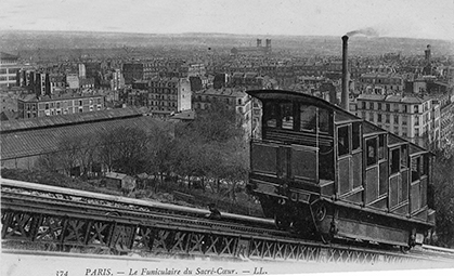 Le premier funiculaire. A la suite du succès, du petit train Decauville, lors de l'exposition universelle de 1889, le ministère des transports permit que de telles structures se fassent sans autorisation. On comprend que la construction ait débutée avant la signature du contrat.