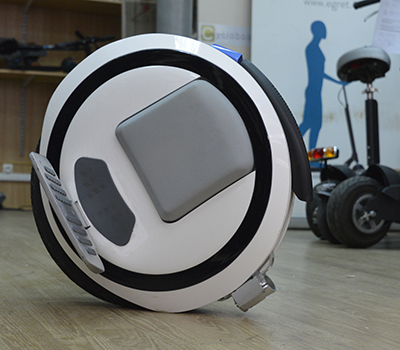 Les roues "solowheel" , la pratique s'acquiert en roulant.