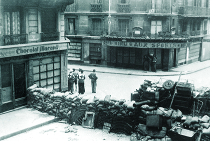 Barricade rue Rochechouart angle rue de la Tour d'Auvergne (coll. privée)