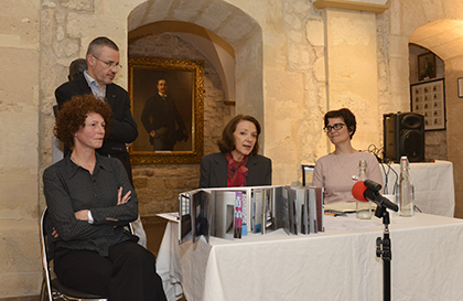 la photographe Marion Lachaise, Me Emmanuel Pierrat, la vice-bâtonnière Dominique Attias et Delphine Boesel, directrice de l'office International des prisons.