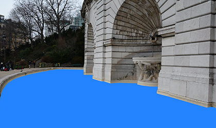 Cette fontaine était notre Côte d'Azur avec nos yeux d'enfants son eau était bleue. 