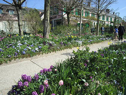 Le jardin de Monet aux premiers jours du printemps