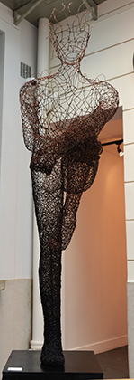 Un corps sculpté en fil par Patrick Vaillant