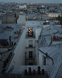 La photo se structure autour d'un point de lumière. (photo : Alain Cornu)