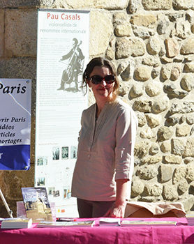 Née sous le ciel bleu des Pyrénées Orientales, Laurence Lebas participe aux salons littéraires régionaux. Ici dans le cadre du salon de l'édition à Prades pour le festival Pau Casals.