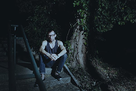 João Pedro Rodrigues sur le tournage (photo plaquette du programme au centre Pompidou)