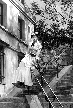 en 1954, Décor, Tournage du film "French Cancan" Jean Renoir, Françoise Arnoul 