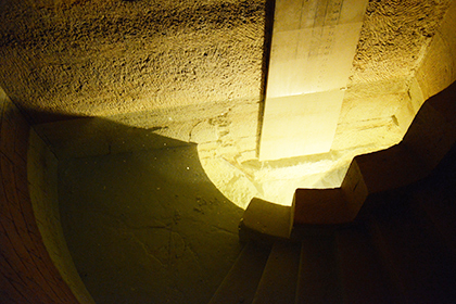 Fontaine des Capucins permettant de surveiller le niveau des eaux grâce à son échelle graduée, édifiée en 1819 par Trémery.