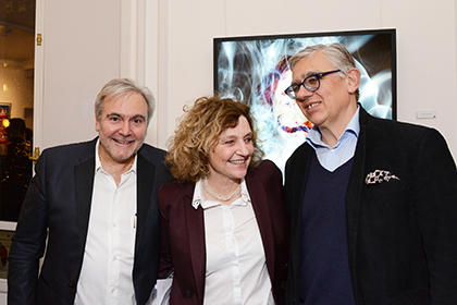 Les commissaires de l'exposition Roberto Battistini et Françoise Adamsbaum en compagnie de Miguel Chevalier.