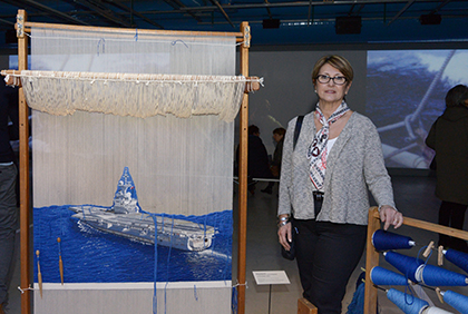 La tisserande Colette Magdziak est la Pénélope de ces Traversées.Elle s'installe afin de réaliser cette tapisserie de haute lice